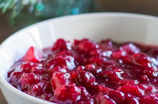 cranberry sauce with apples
